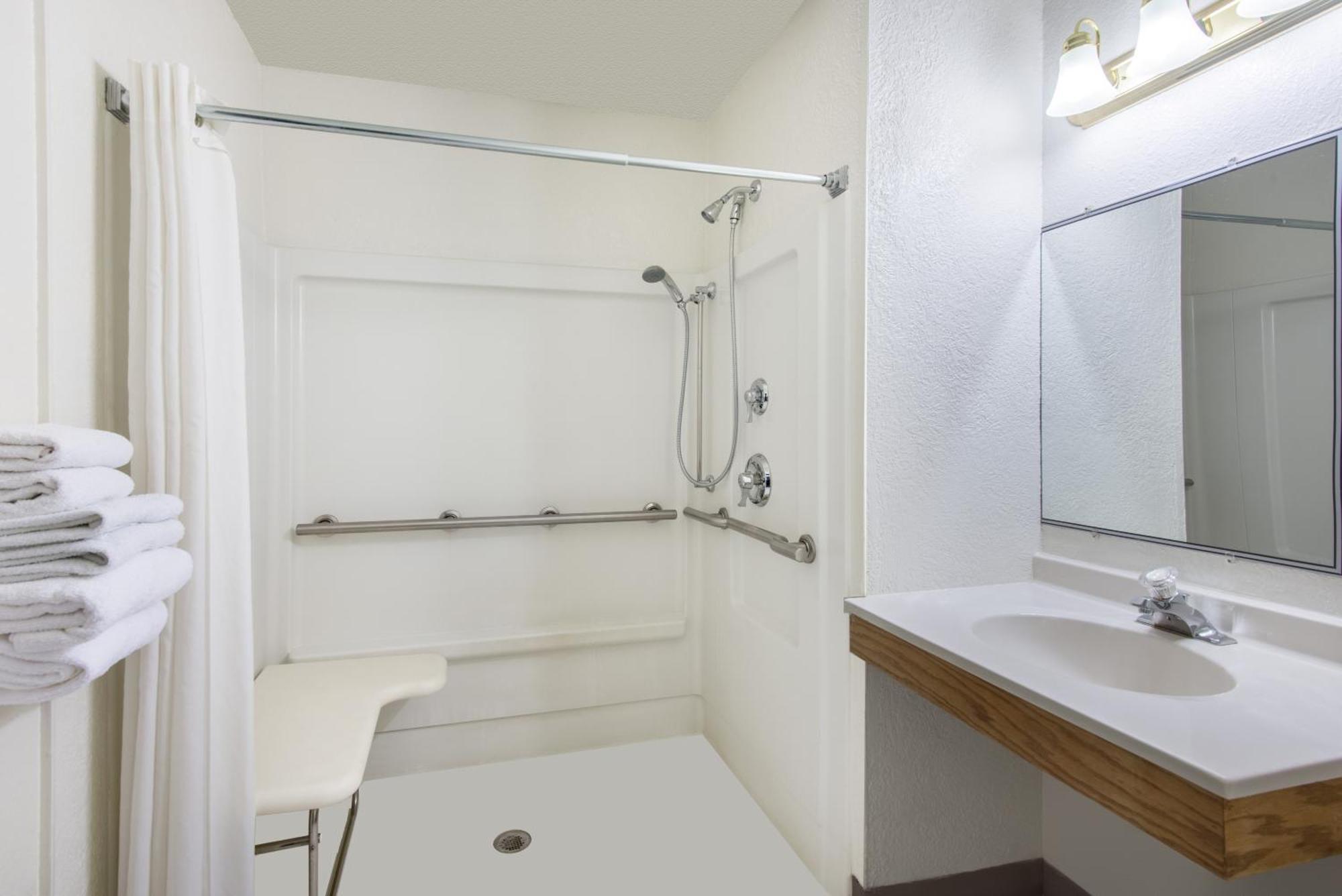 スーパー 8 バイ ウインダム ヤングスタウン オースチンタウン 部屋 写真